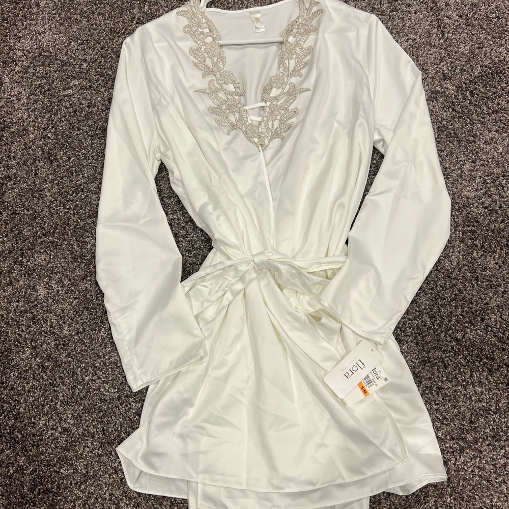 Elegant White Lace Trim Robe and Nightgown